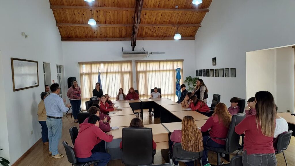 Estudiantes de 4° año de la Escuela Bilingüe “Puerta del sol” visitaron el HCD